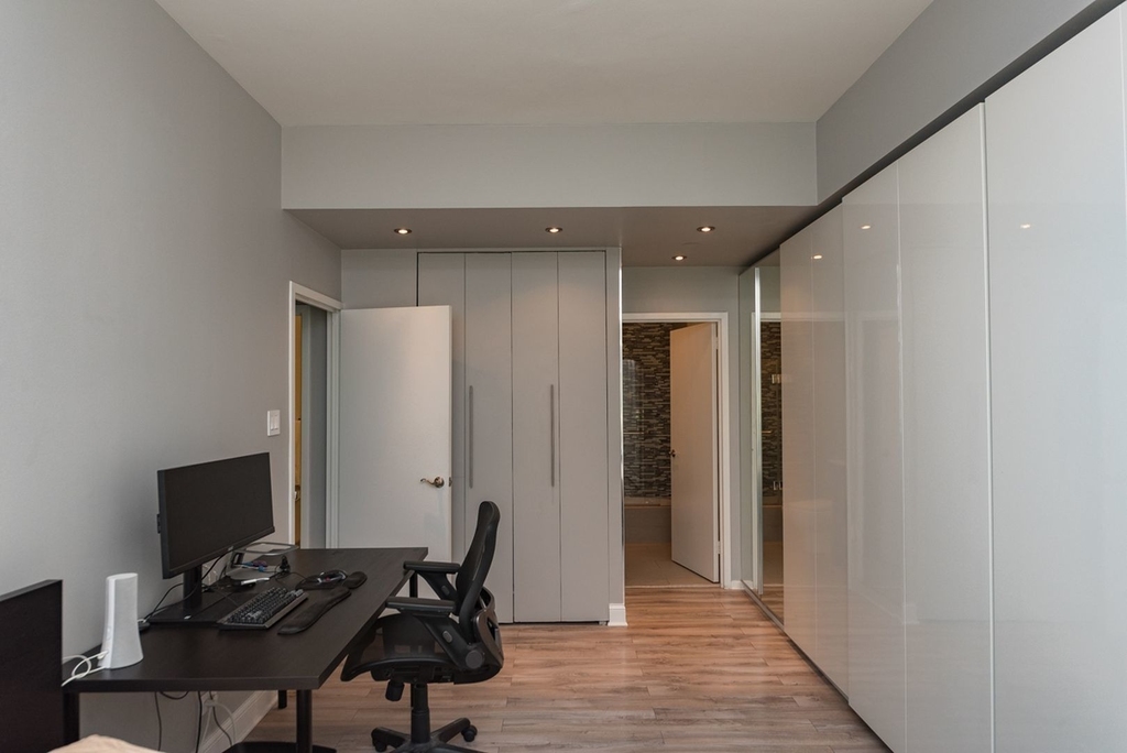 211 E Ohio Street - Photo 10