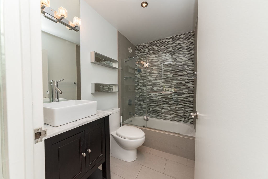 211 E Ohio Street - Photo 8