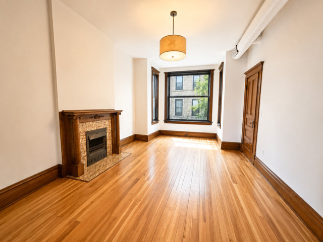 2528 W Iowa Street - Photo 1