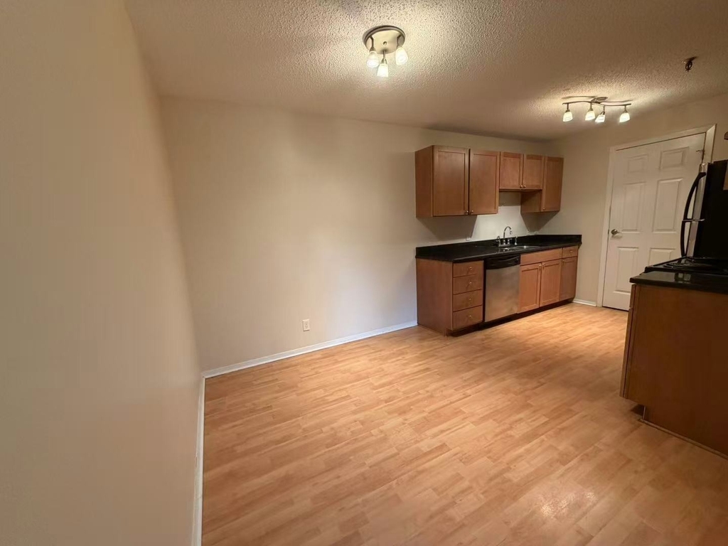 1340 Brook Street - Photo 7