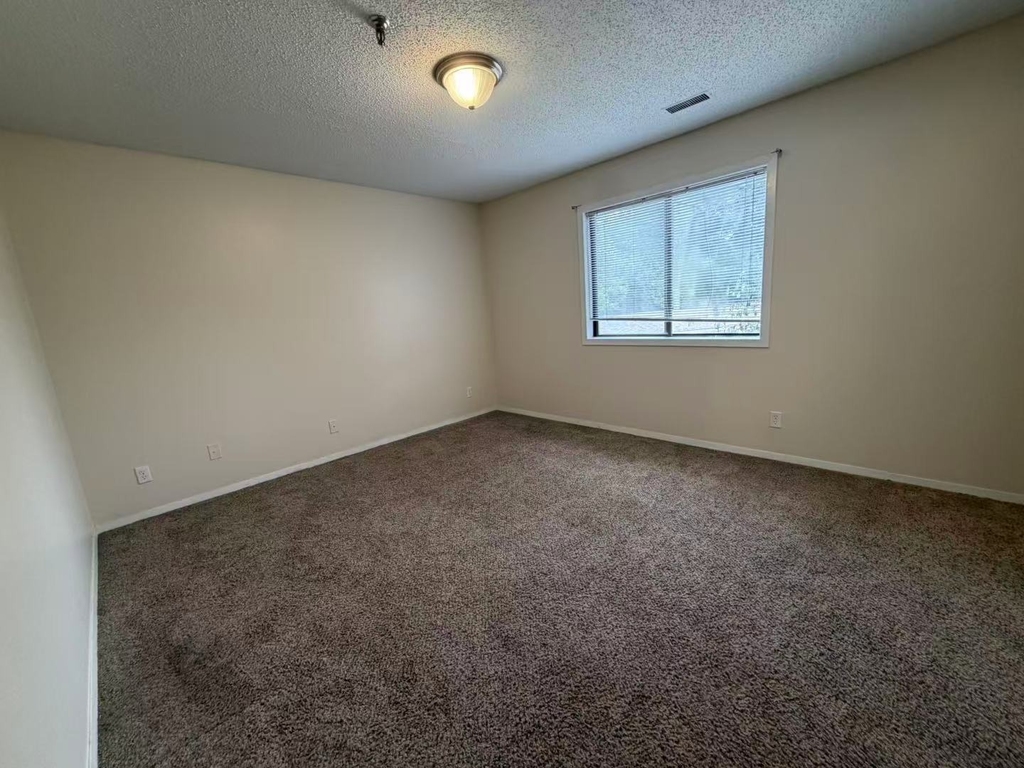1340 Brook Street - Photo 12