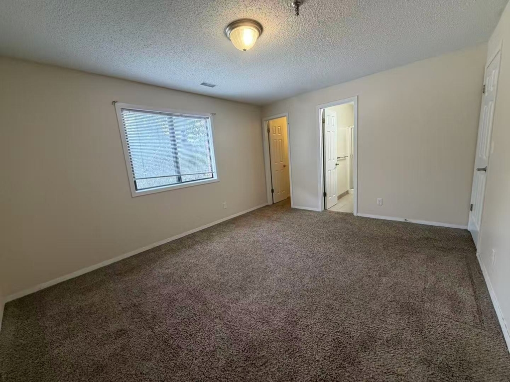 1340 Brook Street - Photo 13