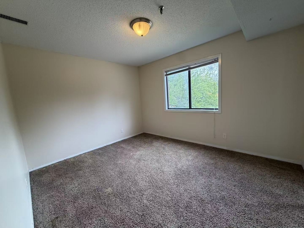 1340 Brook Street - Photo 14