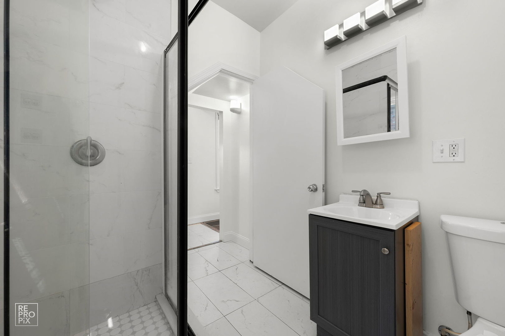 2237 S Oakley Avenue - Photo 12