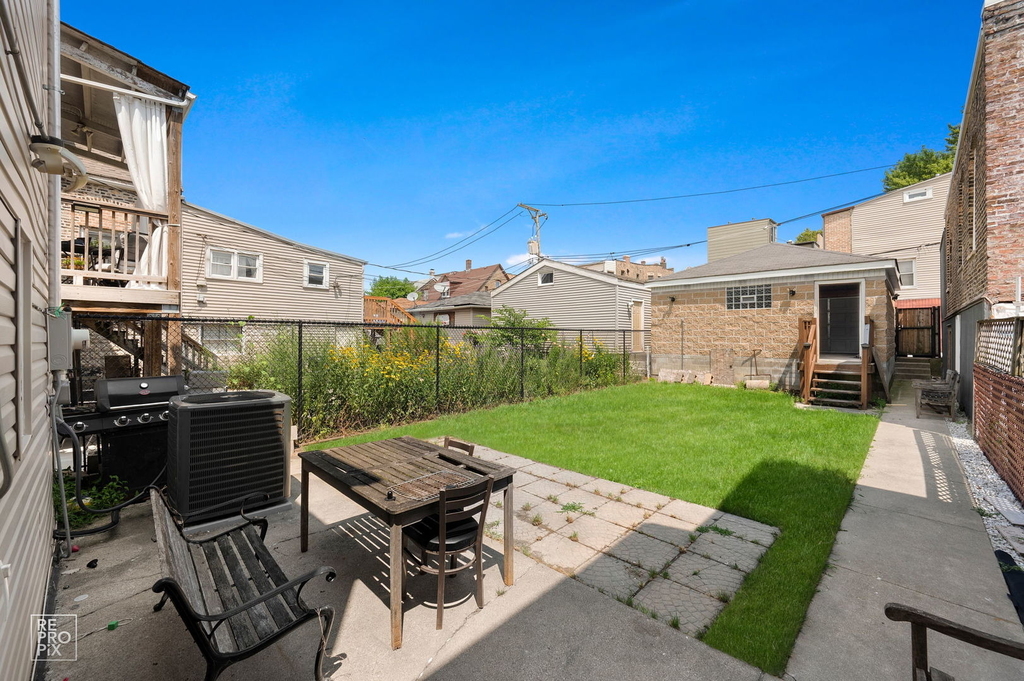 2237 S Oakley Avenue - Photo 17
