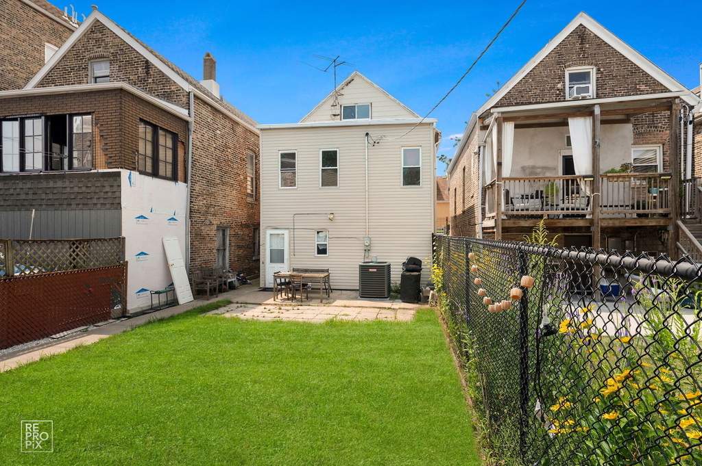 2237 S Oakley Avenue - Photo 18