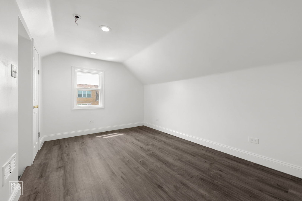2237 S Oakley Avenue - Photo 13