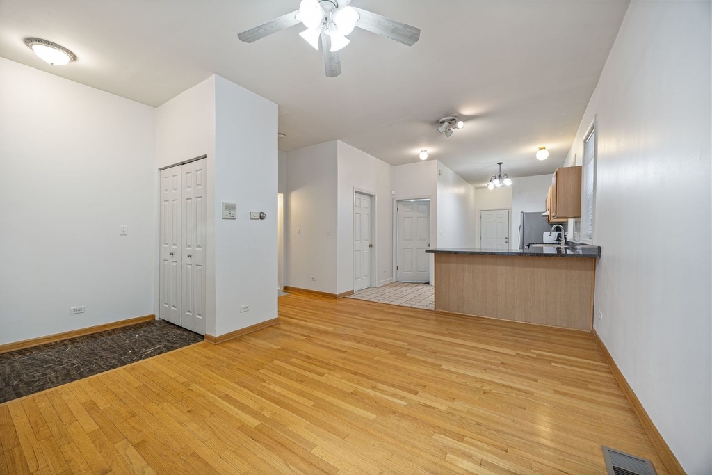 1730 W Fletcher Street - Photo 2