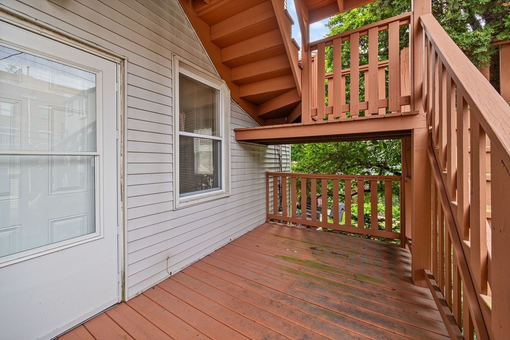 1730 W Fletcher Street - Photo 12