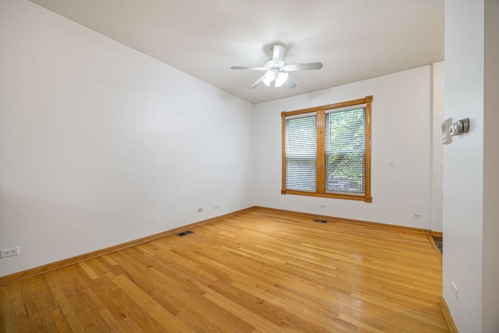 1730 W Fletcher Street - Photo 3
