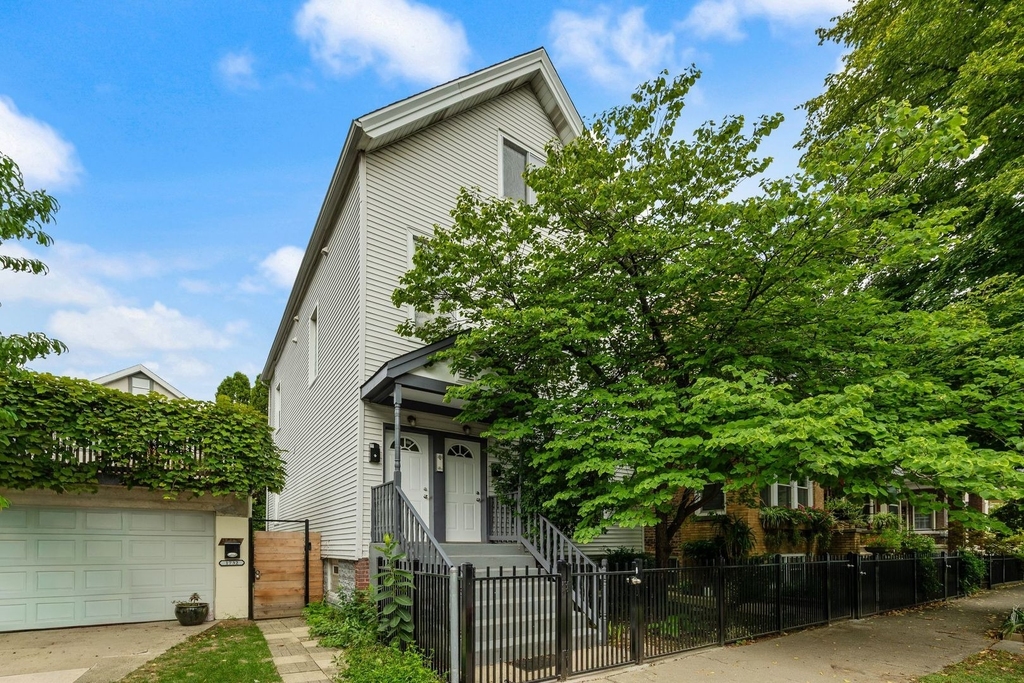 1730 W Fletcher Street - Photo 0