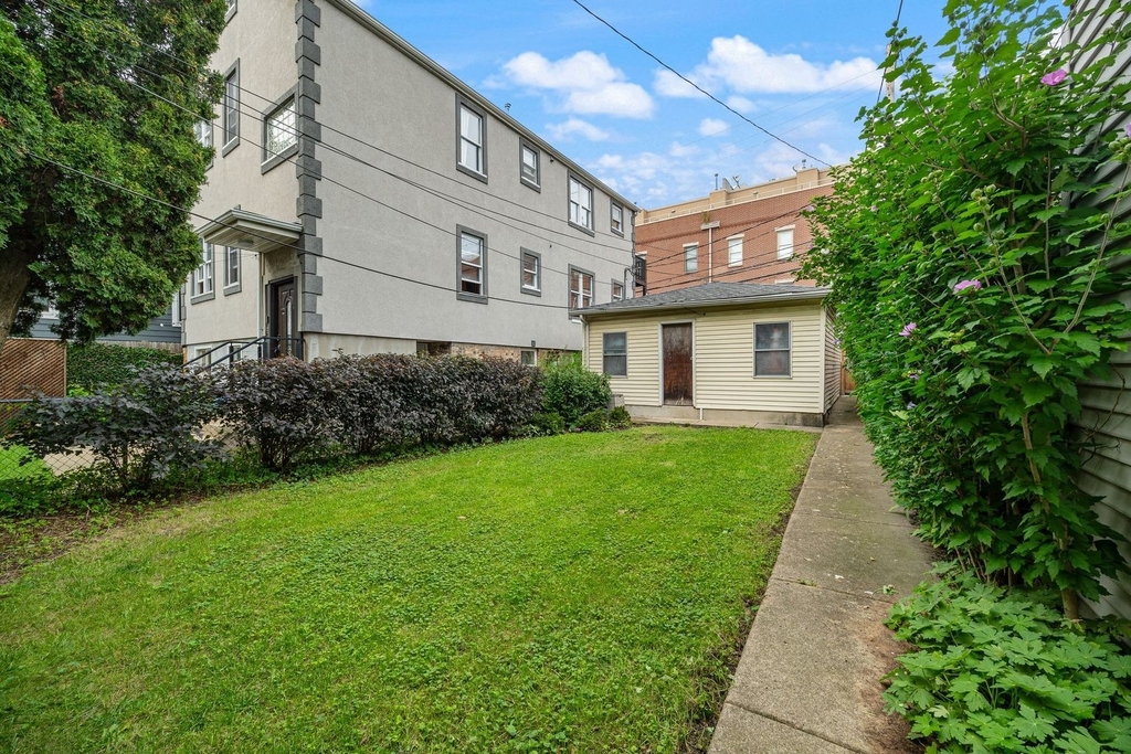 1730 W Fletcher Street - Photo 13