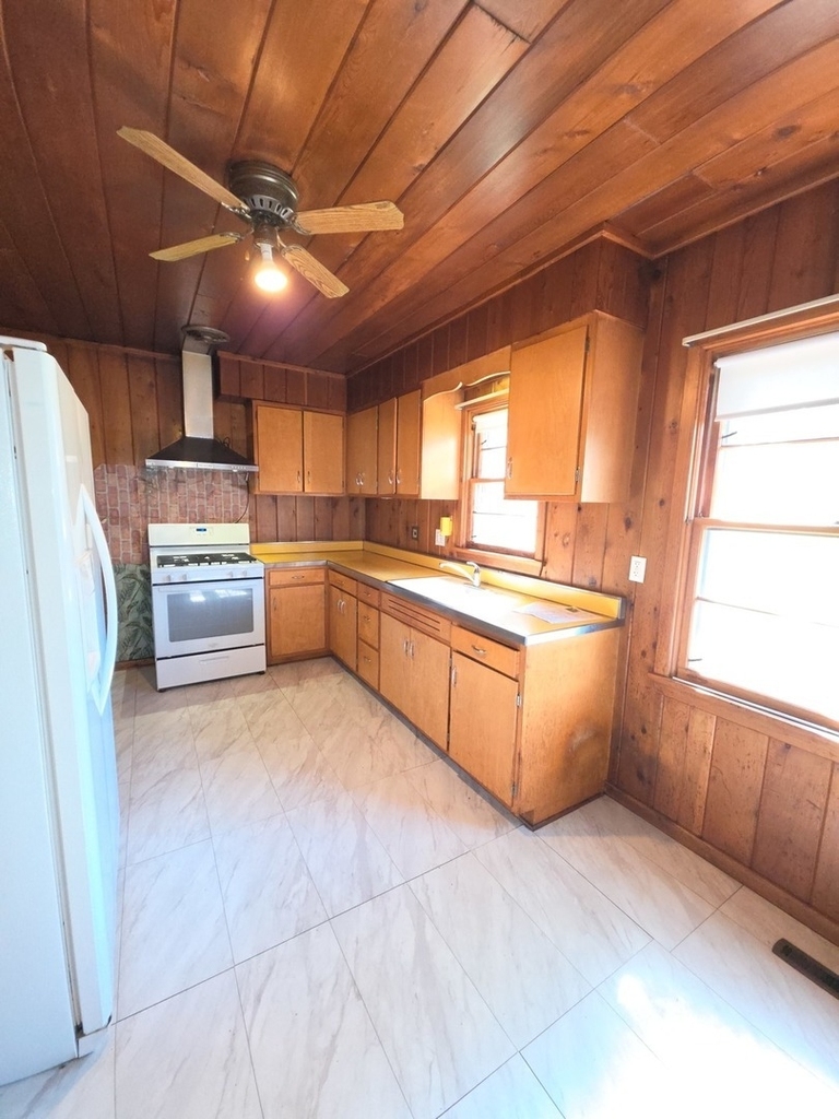 1207 W Main Street - Photo 2