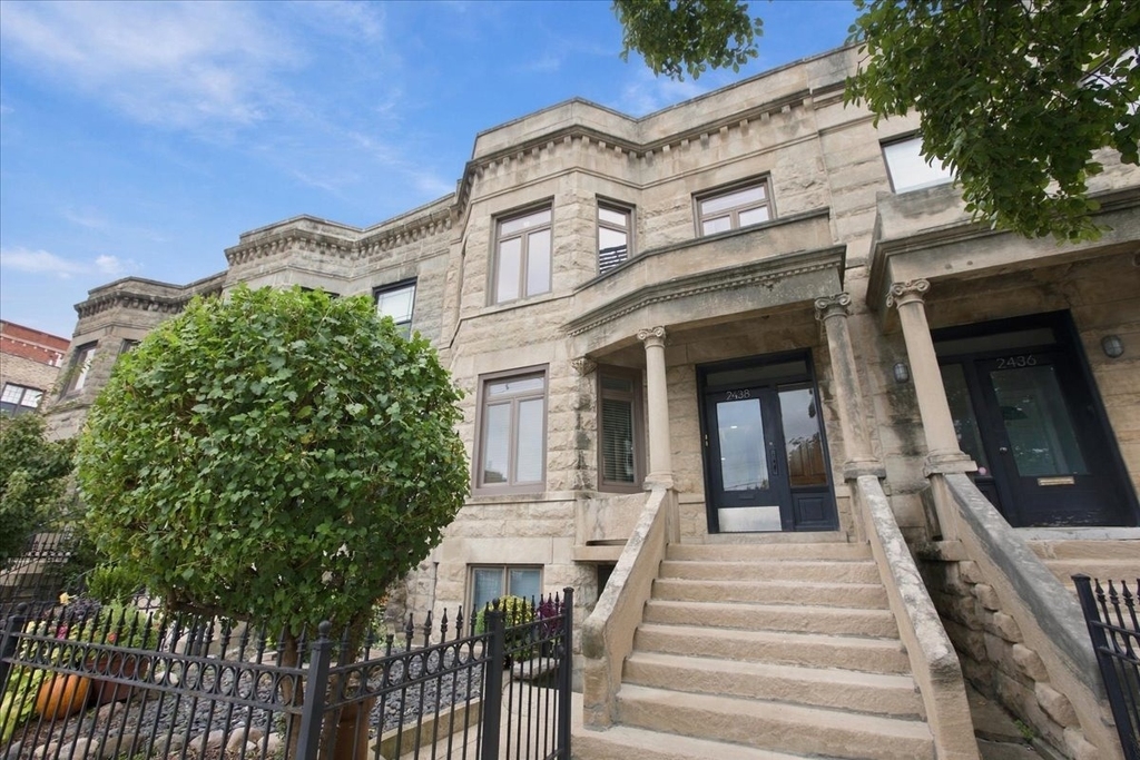 2438 W Chicago Avenue - Photo 0