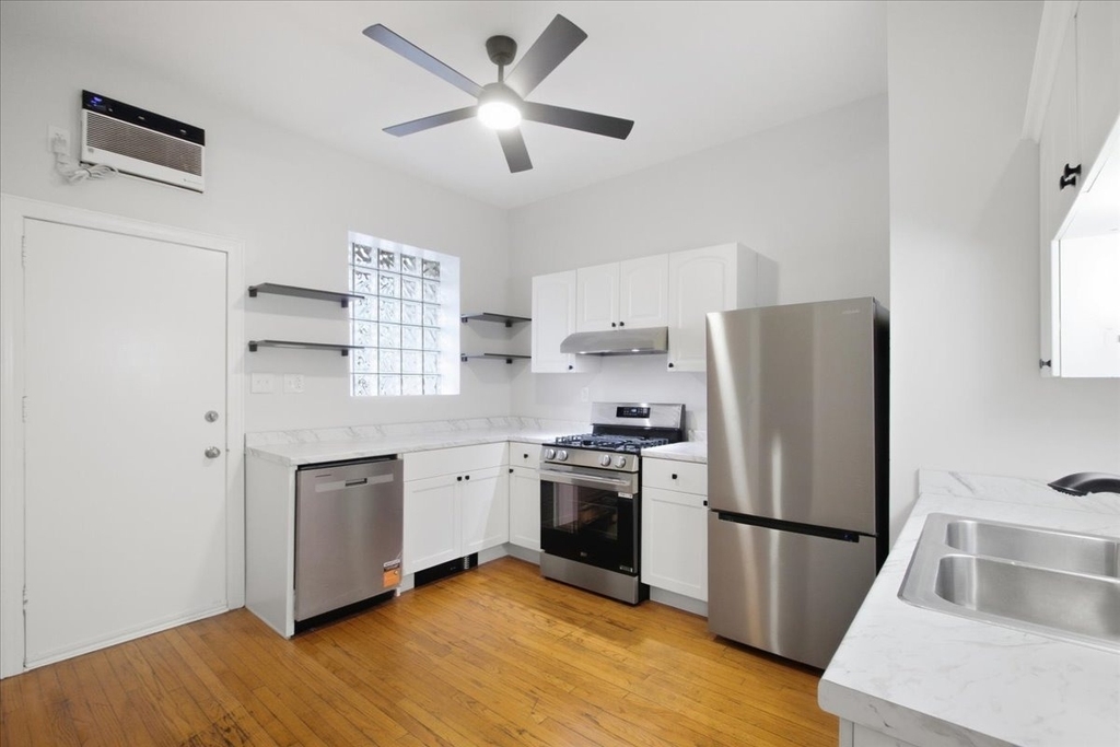 2438 W Chicago Avenue - Photo 3