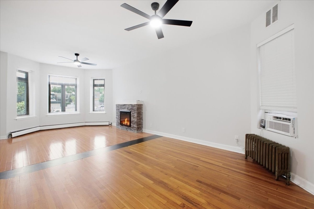 2438 W Chicago Avenue - Photo 1
