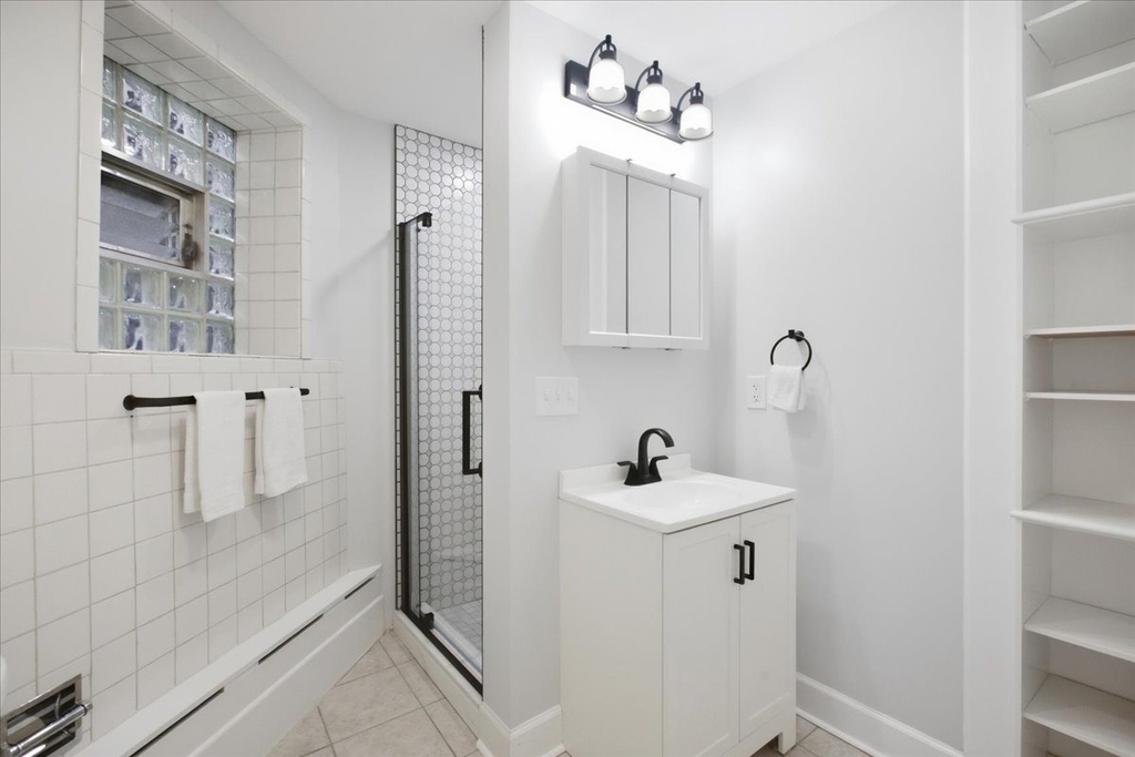 2438 W Chicago Avenue - Photo 9