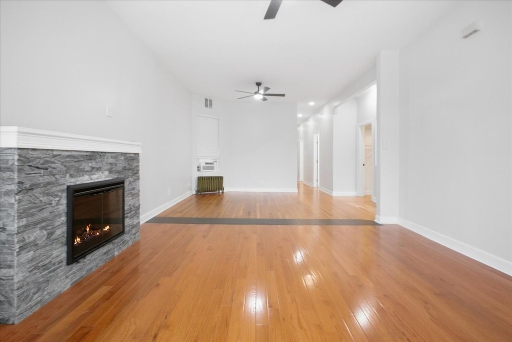 2438 W Chicago Avenue - Photo 2