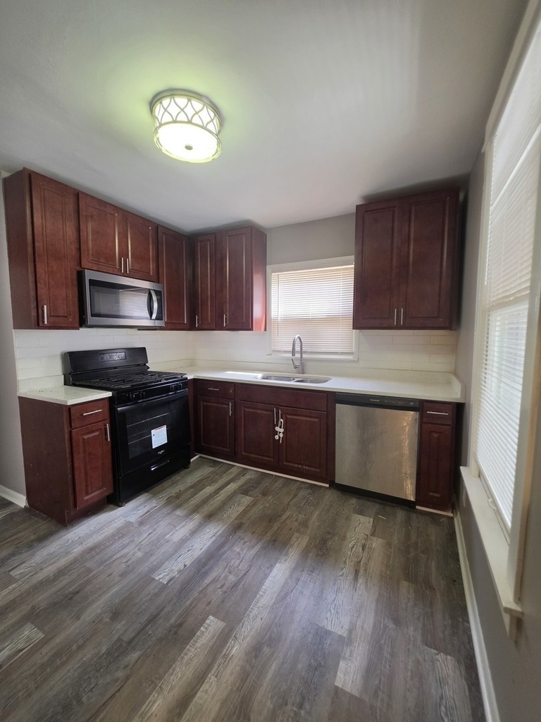 309 E 120th Place - Photo 3