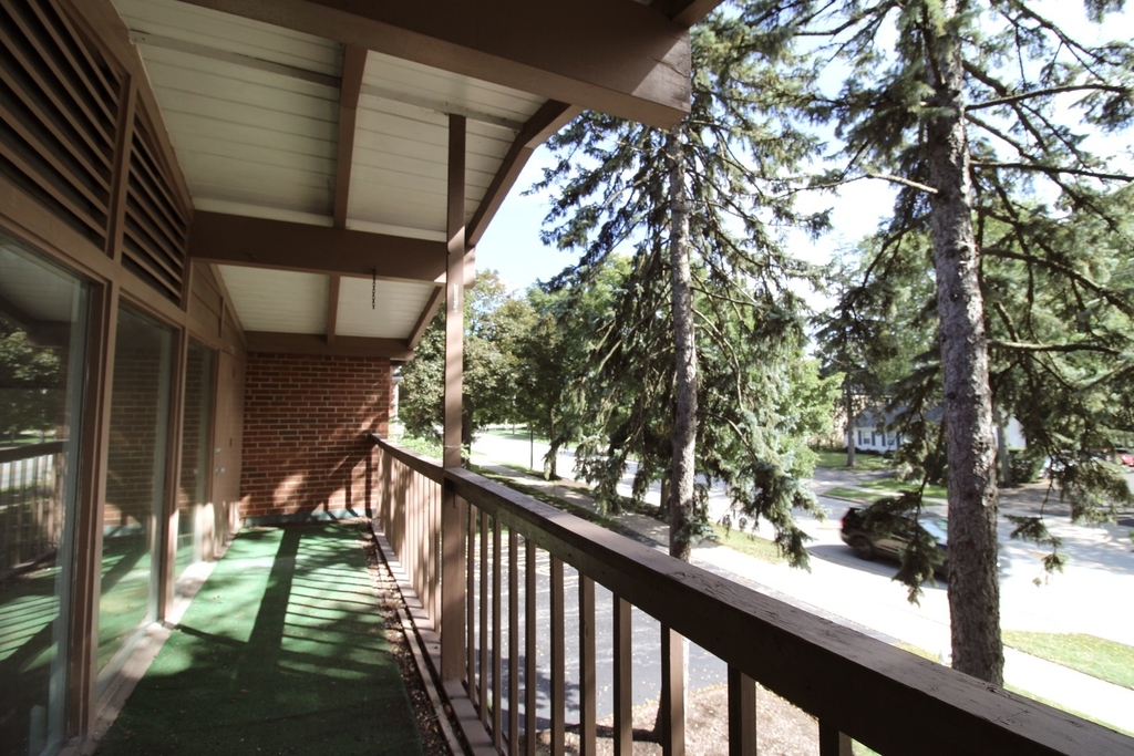 956 Deerfield Road - Photo 5