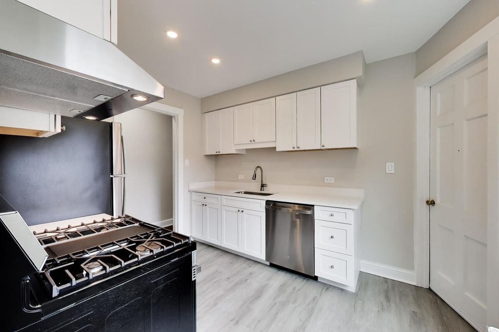 2611 Eastwood Avenue - Photo 7