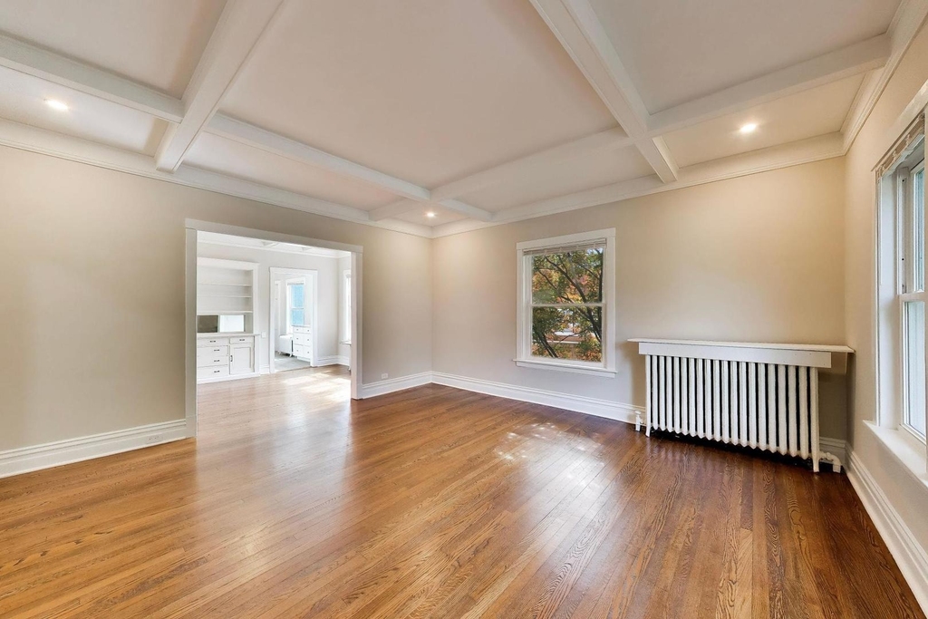 2611 Eastwood Avenue - Photo 3