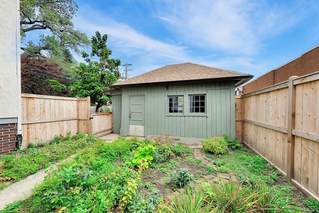 2611 Eastwood Avenue - Photo 20