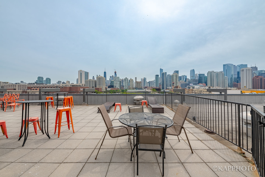 859 W Erie Street - Photo 30