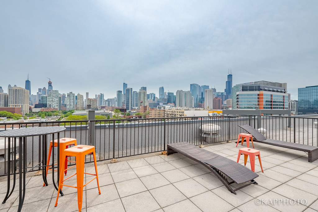 859 W Erie Street - Photo 31