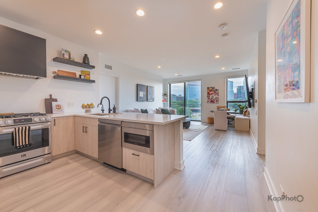 859 W Erie Street - Photo 8
