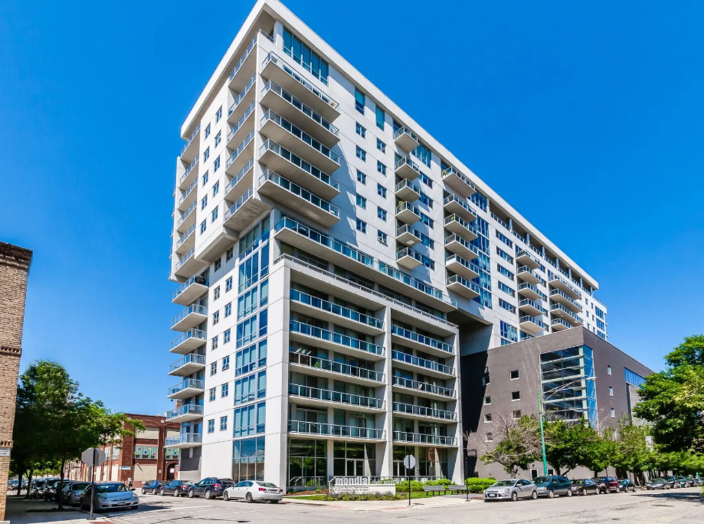 910 W Huron Street - Photo 0