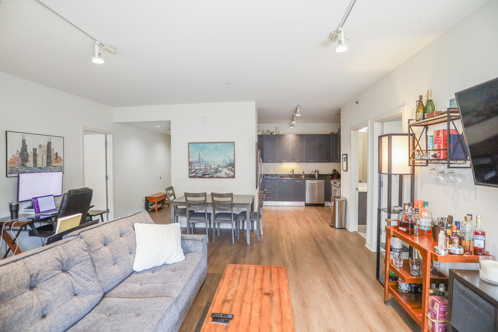 910 W Huron Street - Photo 3