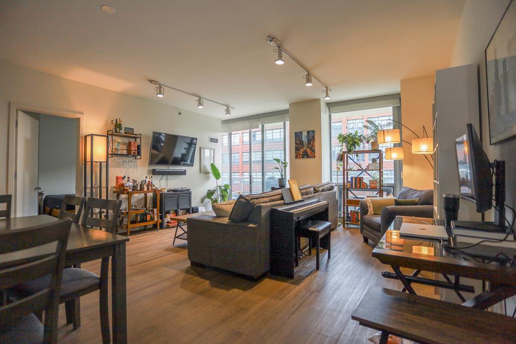 910 W Huron Street - Photo 1