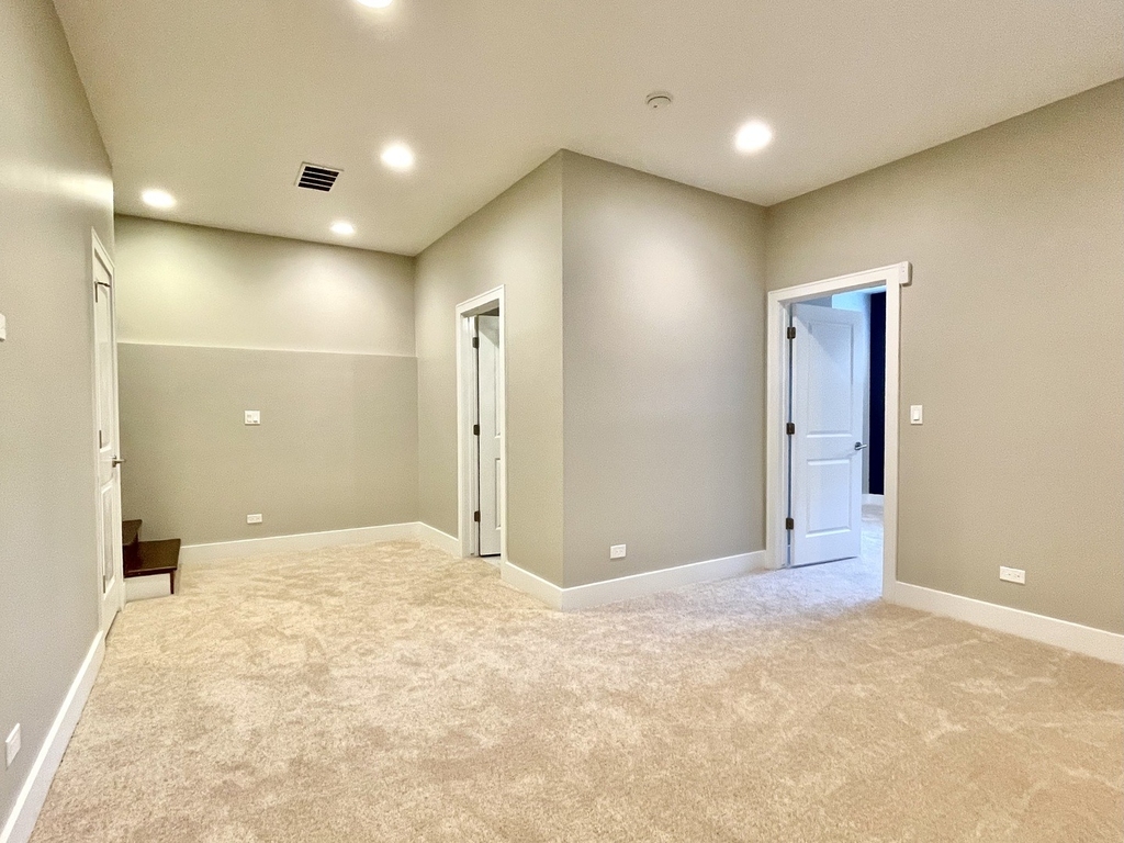 2453 W Irving Park Road - Photo 31