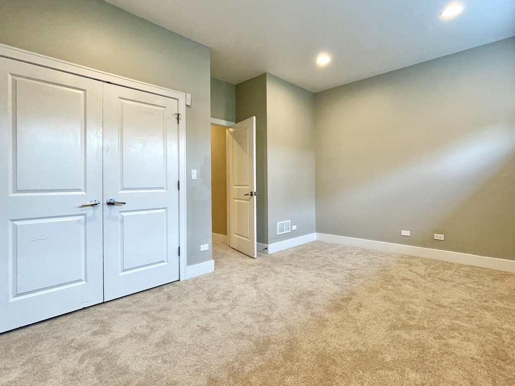2453 W Irving Park Road - Photo 34