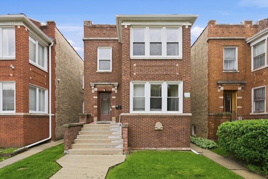 5039 W Cullom Avenue - Photo 0