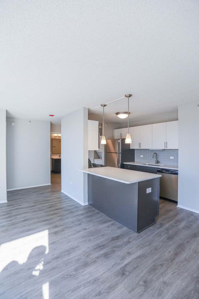 180 N Jefferson Street - Photo 2