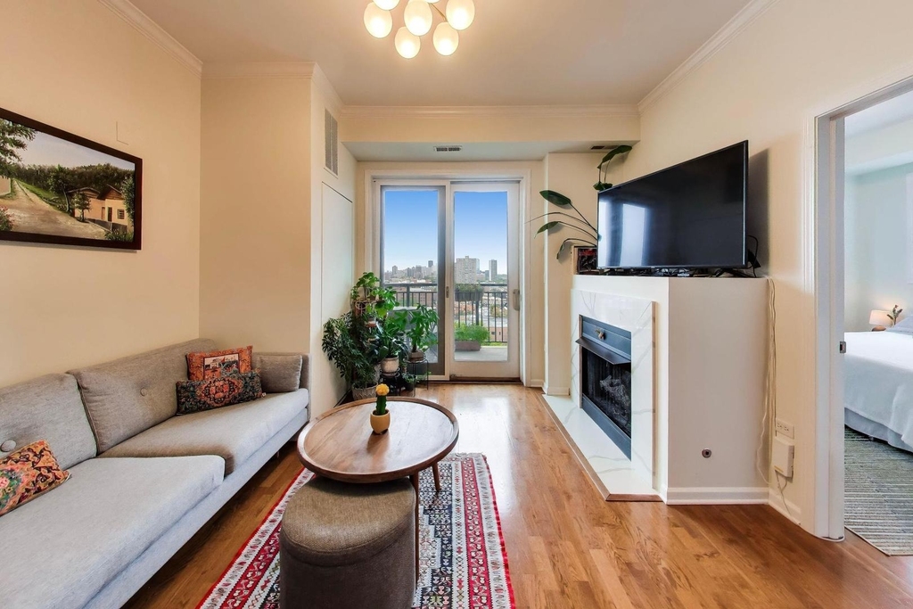 828 W Grace Street - Photo 3
