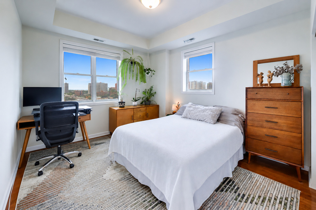 828 W Grace Street - Photo 9