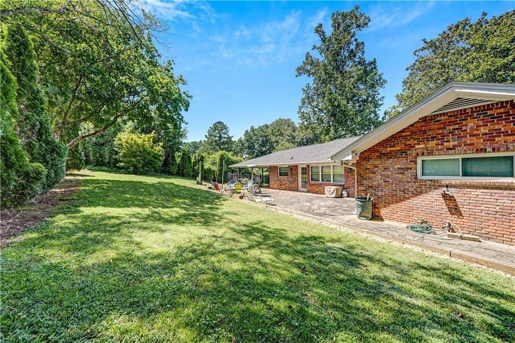 2127 Desmond Drive - Photo 18