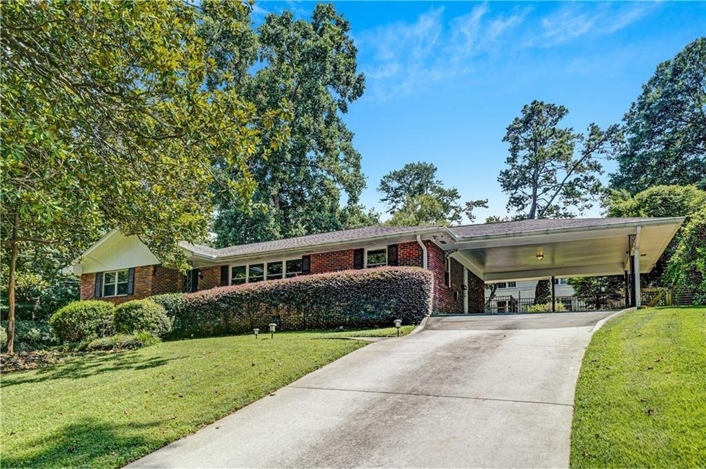 2127 Desmond Drive - Photo 0