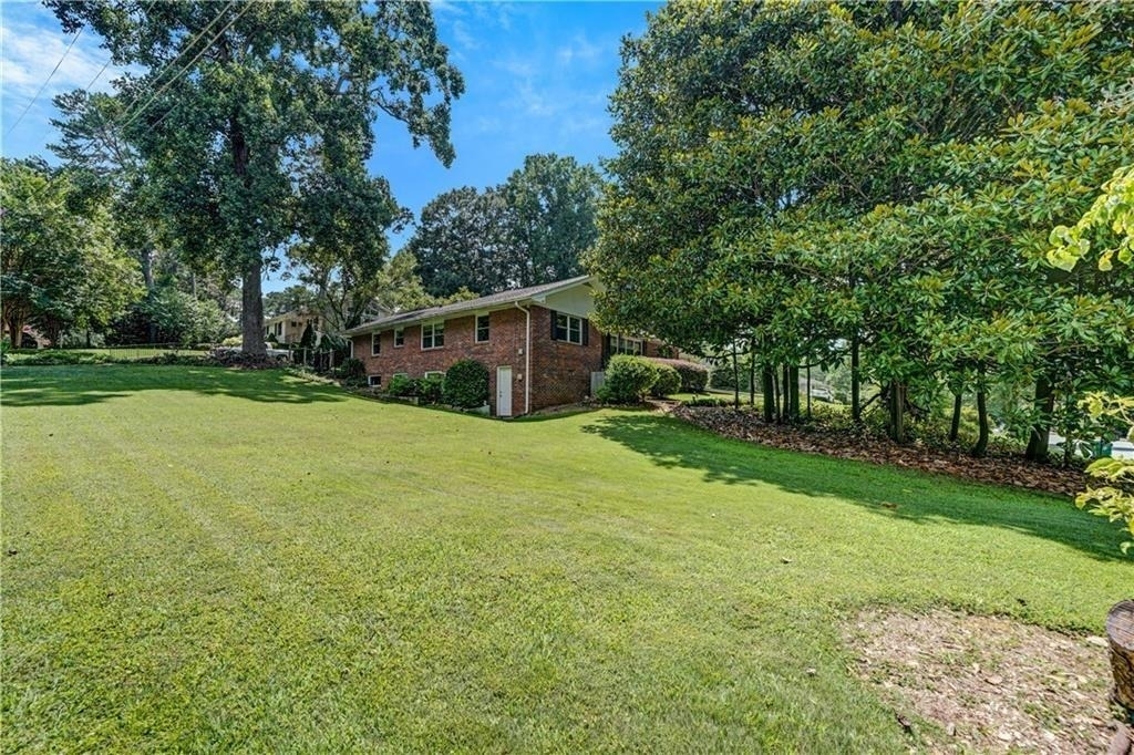 2127 Desmond Drive - Photo 2