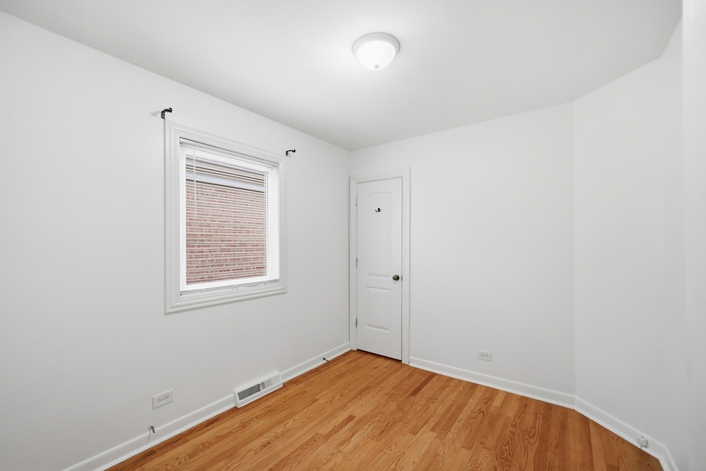 6230 W Foster Avenue - Photo 7