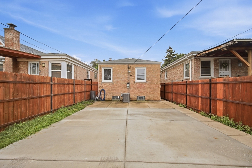 6230 W Foster Avenue - Photo 18