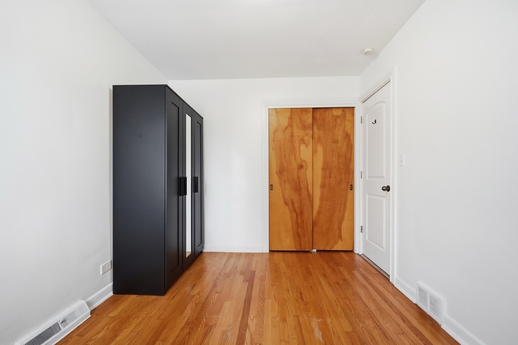 6230 W Foster Avenue - Photo 5