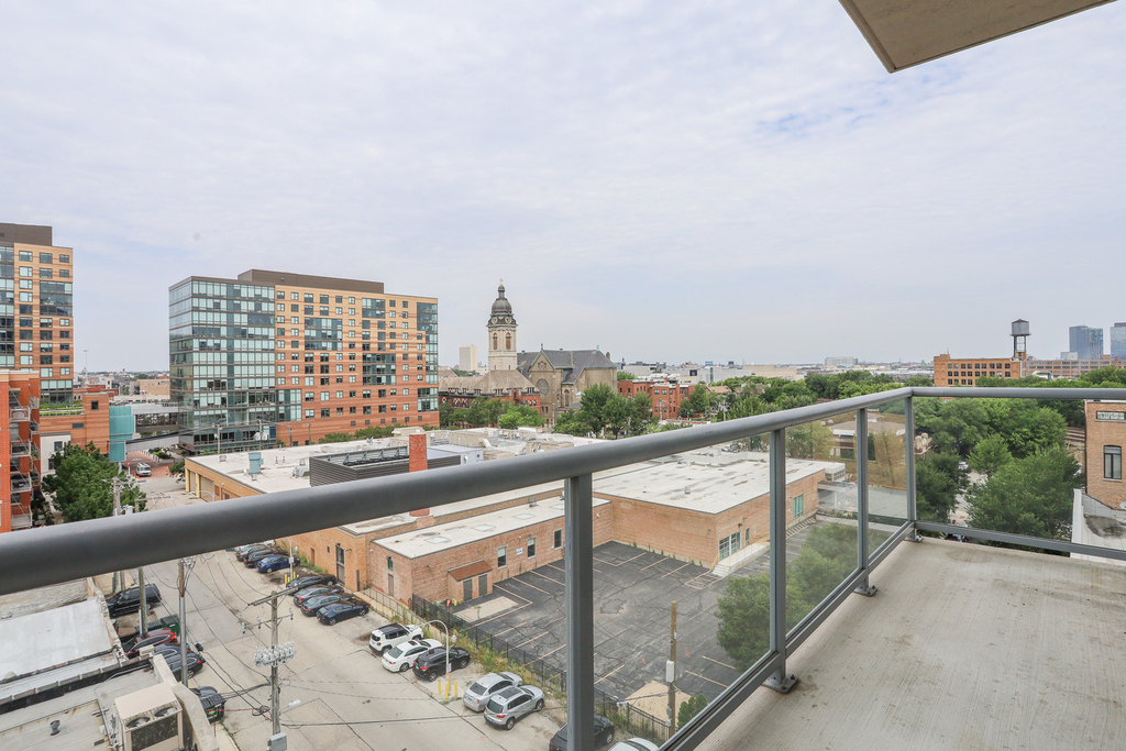 910 W Huron Street - Photo 11