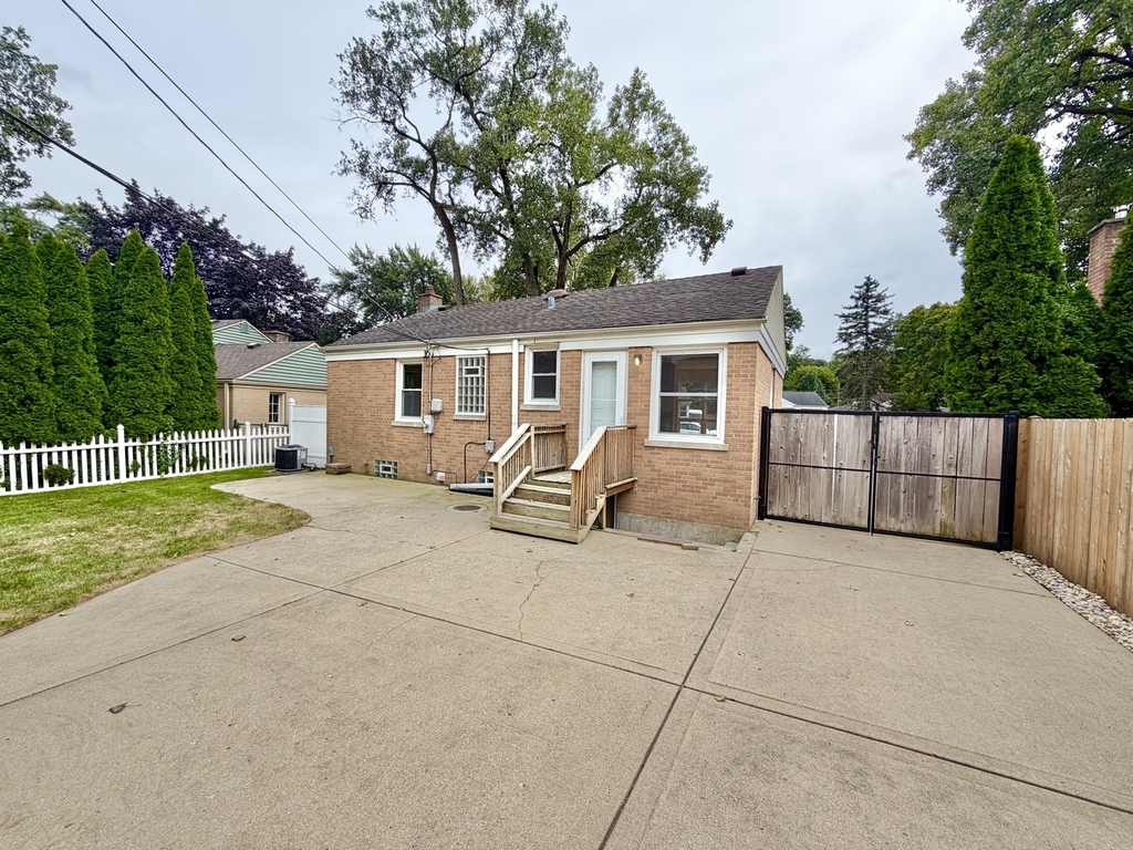 5816 W Greenleaf Avenue - Photo 18