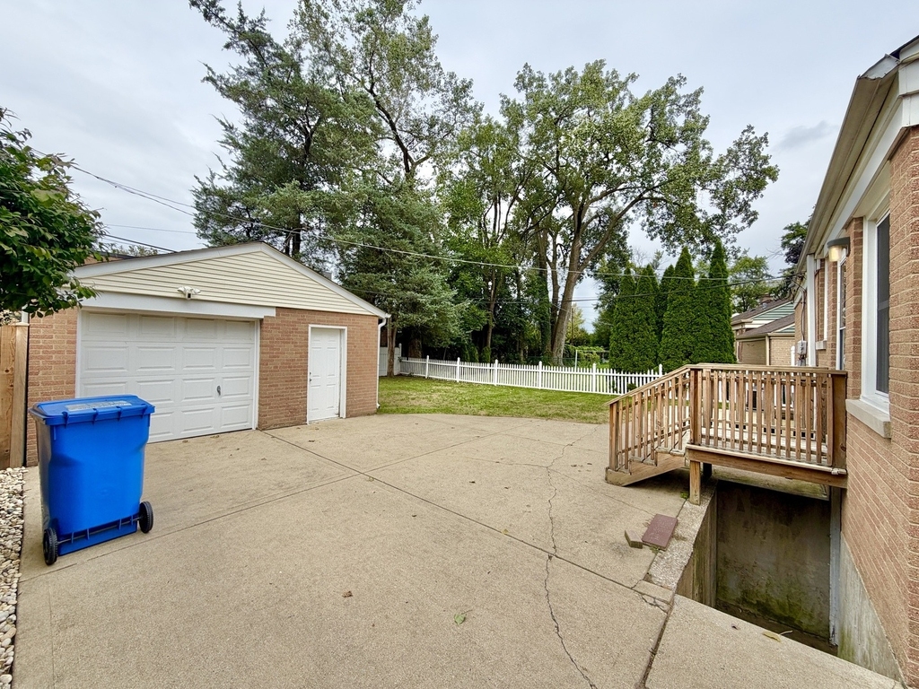 5816 W Greenleaf Avenue - Photo 19