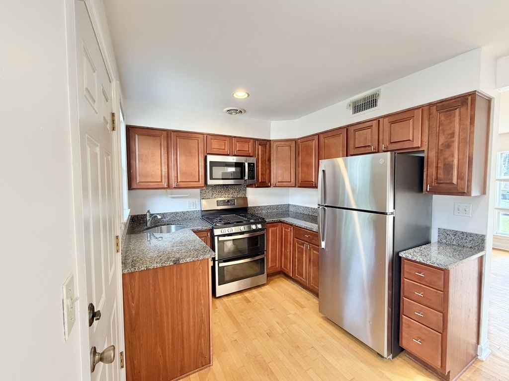 5816 W Greenleaf Avenue - Photo 6