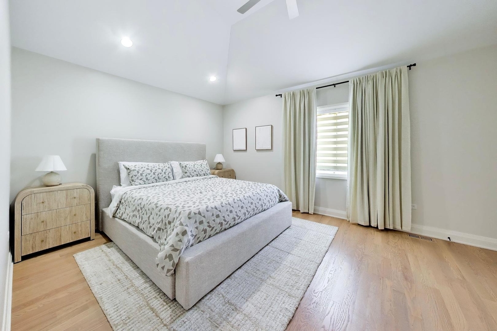 700 E 46th Street - Photo 19